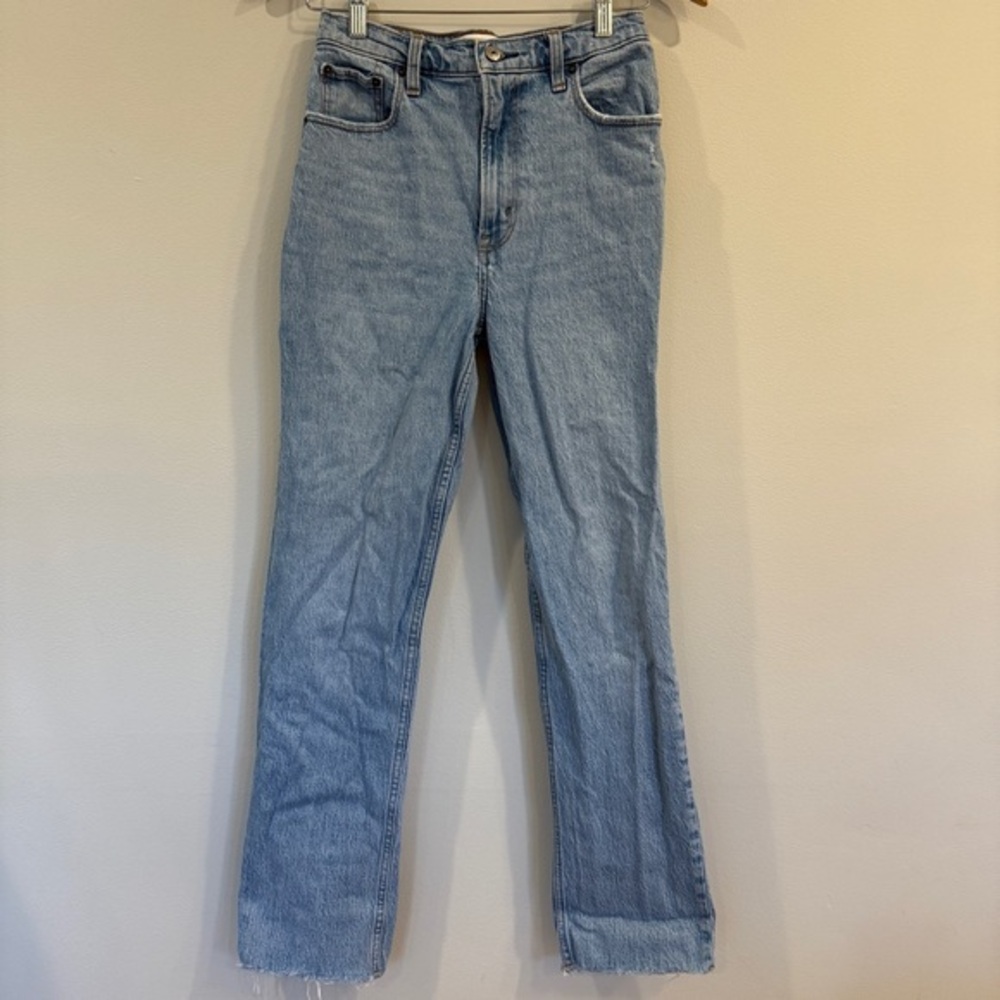 A&F ‘90s Straight Leg Ultra High Rise Jeans - Size 2R